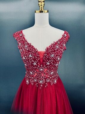 Juliet Burgandy Beaded and Tulle Gown, NWT, Size (XS)